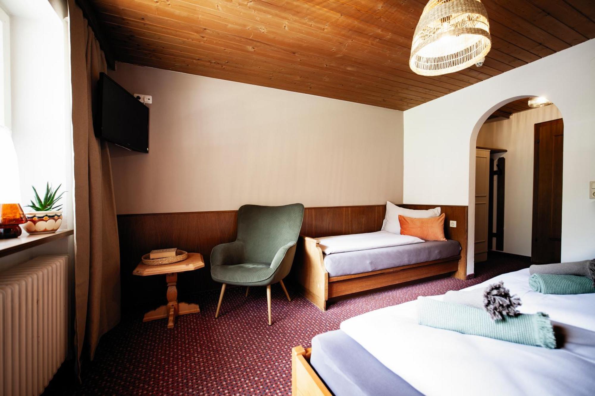 Pinetree Lodge Mayrhofen Room photo