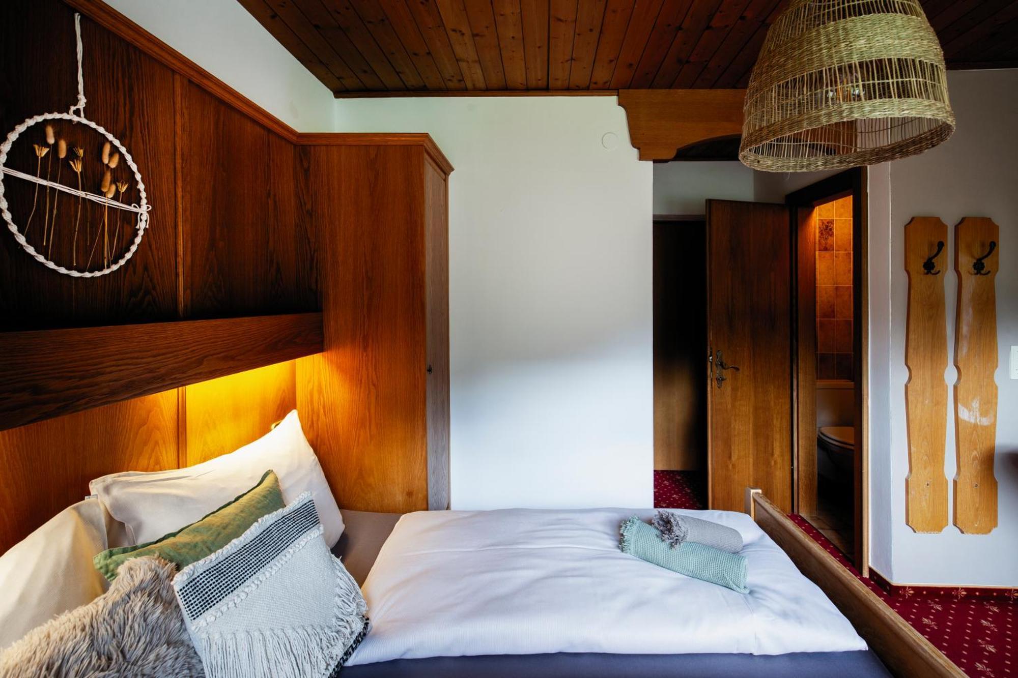 Pinetree Lodge Mayrhofen Room photo